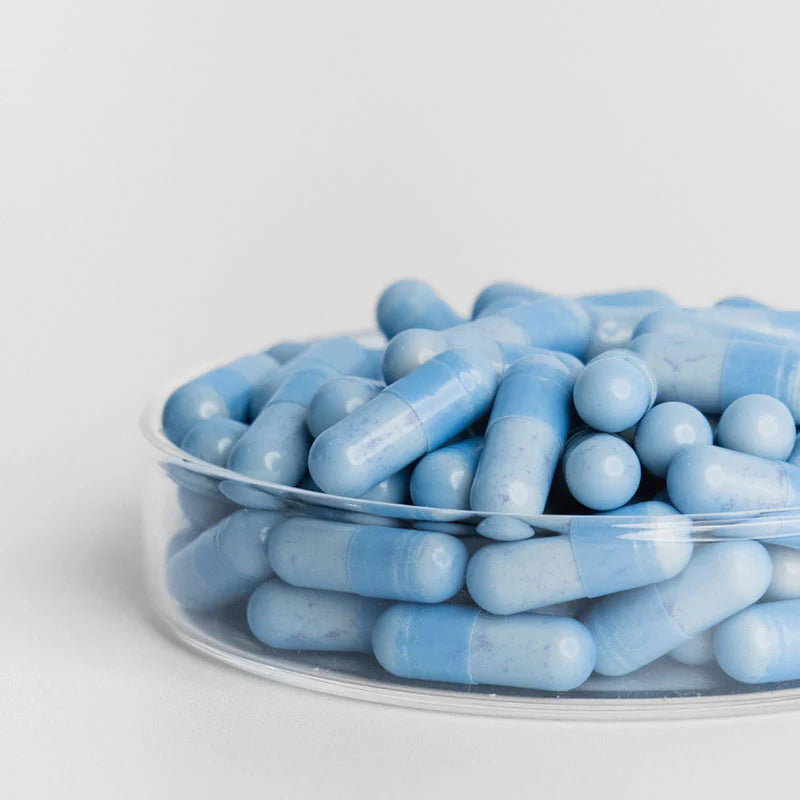 Cápsulas de Skin Blue Filter que protegen la piel de la luz azul y nutren todas sus capas.