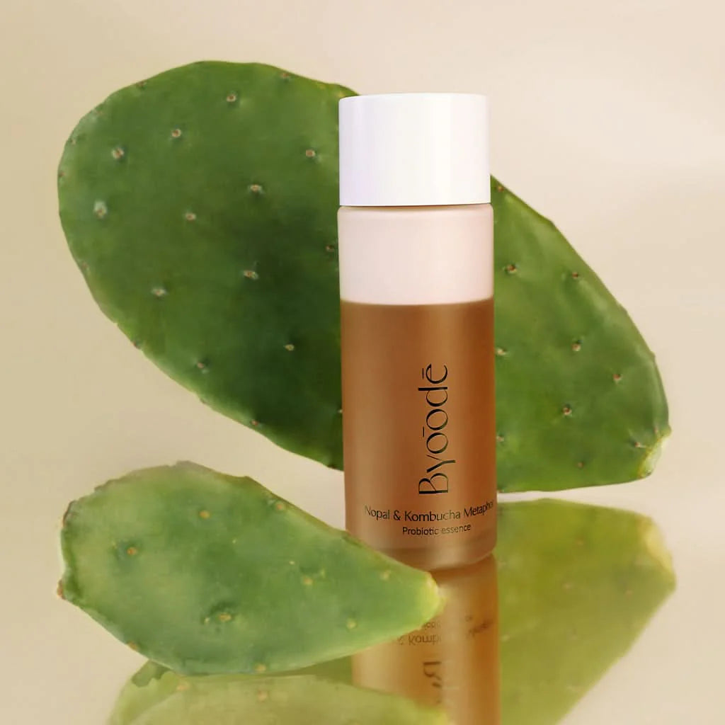 Equilibrio y protección con esencia facial bifásica