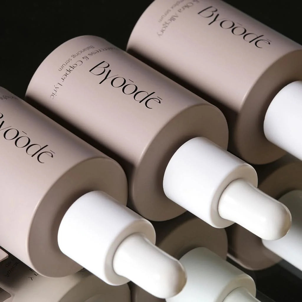 Sérum vegano con ingredientes de origen natural para equilibrio