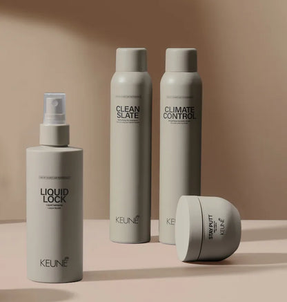 Cabello protegido del frizz y la humedad gracias a spray antihumedad