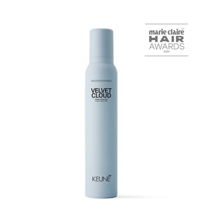  peinado con volumen intenso y fijación duradera usando espuma ligera Velvet Cloud de Keune en Olashop