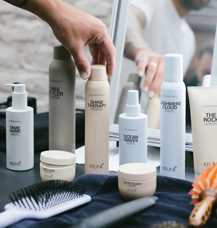 cabello esponjoso y natural tras usar Cashmere Cloud de Keune espuma ligera para volumen