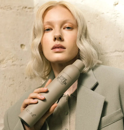 Peinado definido y flexible gracias a laca de fijación modulable