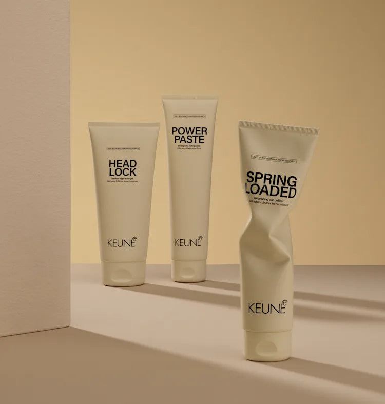 Resultado de rizos definidos y sin frizz usando gel para cabello rizado Spring Loaded