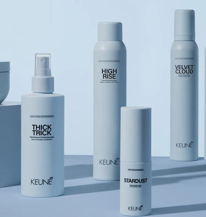 cabello con volumen visible y textura ligera tras usar spray para raíces