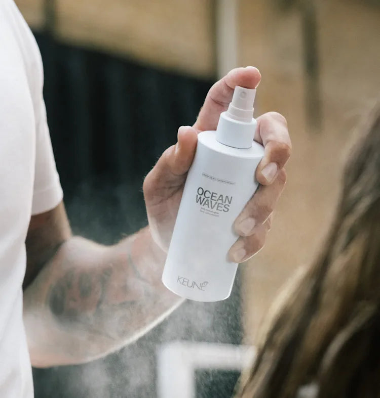 ondas surferas y textura natural tras usar Ocean Waves de Keune en Olashop