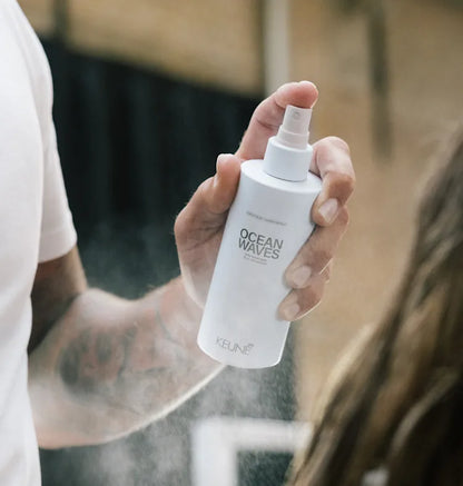 ondas surferas y textura natural tras usar Ocean Waves de Keune en Olashop