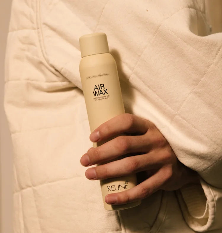 Cabello brillante y sin apelmazar tras usar Air Wax en spray de Keune
