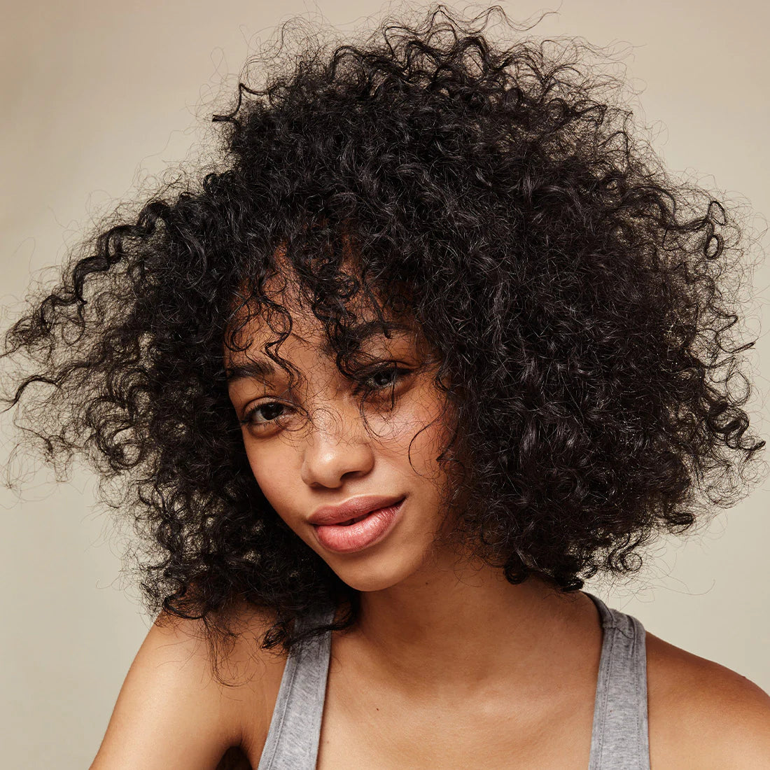 Imagen del Voluminizador de Raíces Rootalicious de Olashop para volumen y protección con lilly pilly y quandong